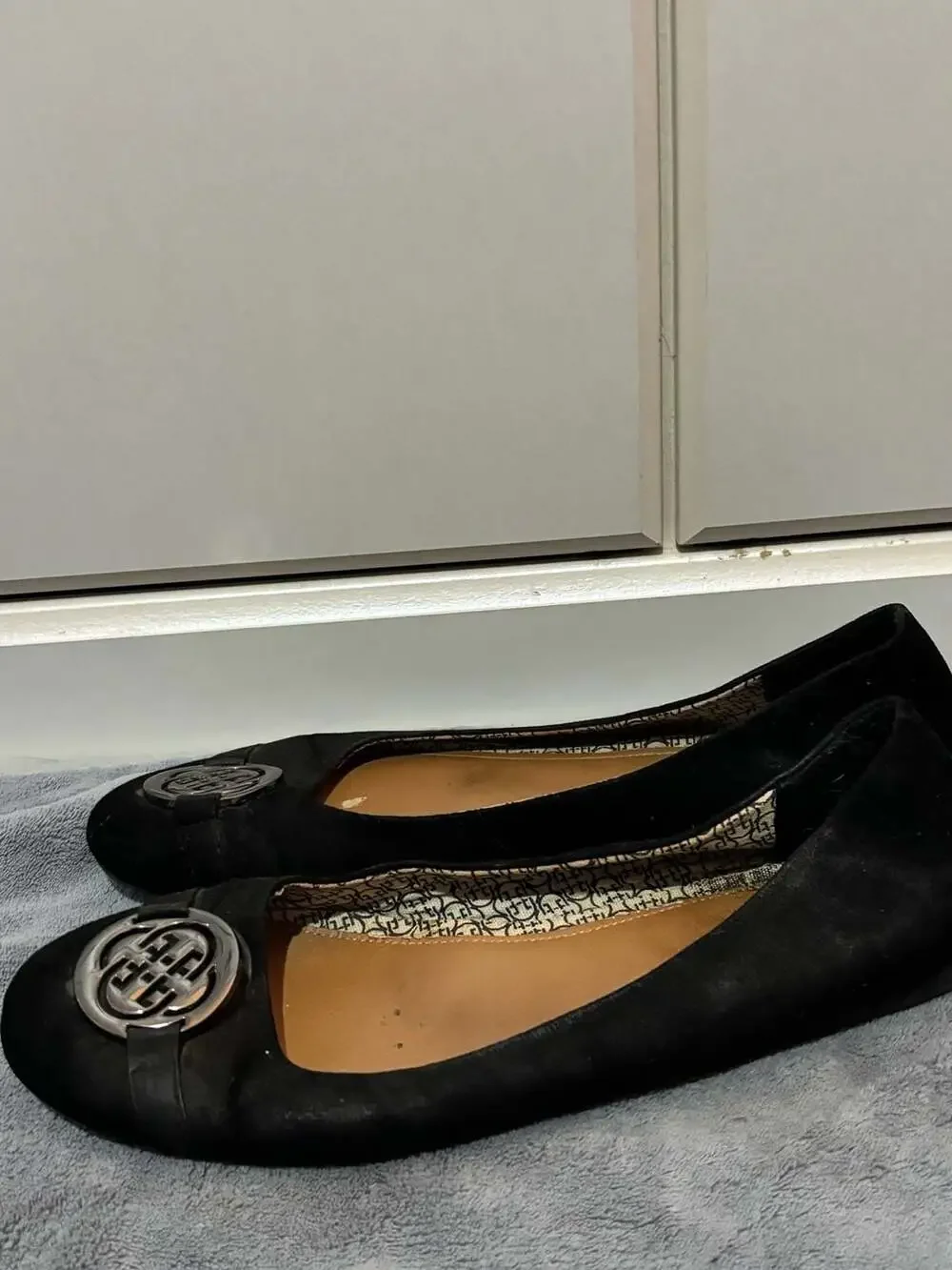 Daisy Fuentes Black Faux Suede Ballet Flats with Silver Logo Medallion 11